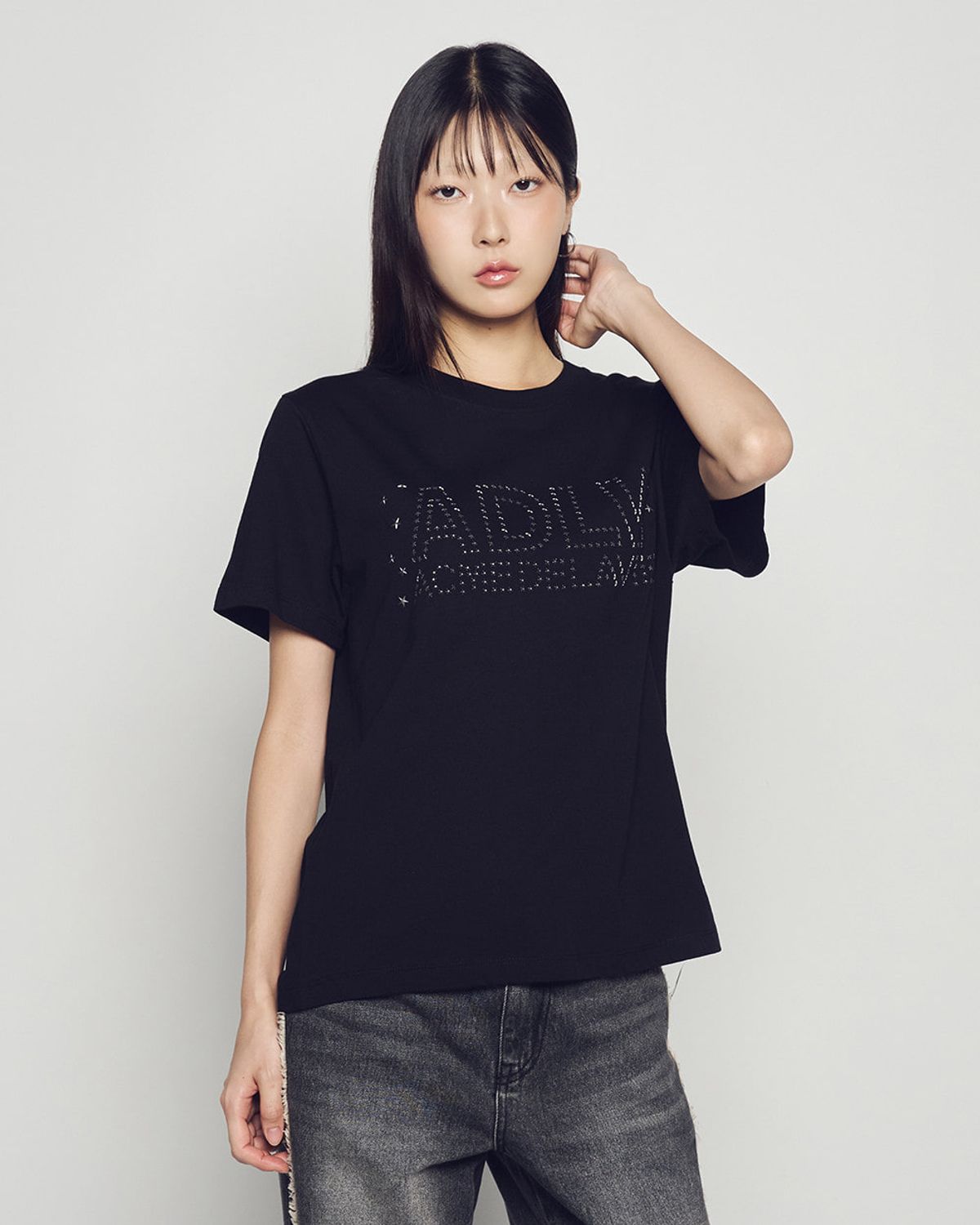 아크메드라비(ACME DE LA VIE) WOMAN LOGO HOTFIX SHORT SLEEVE T-SHIRT
