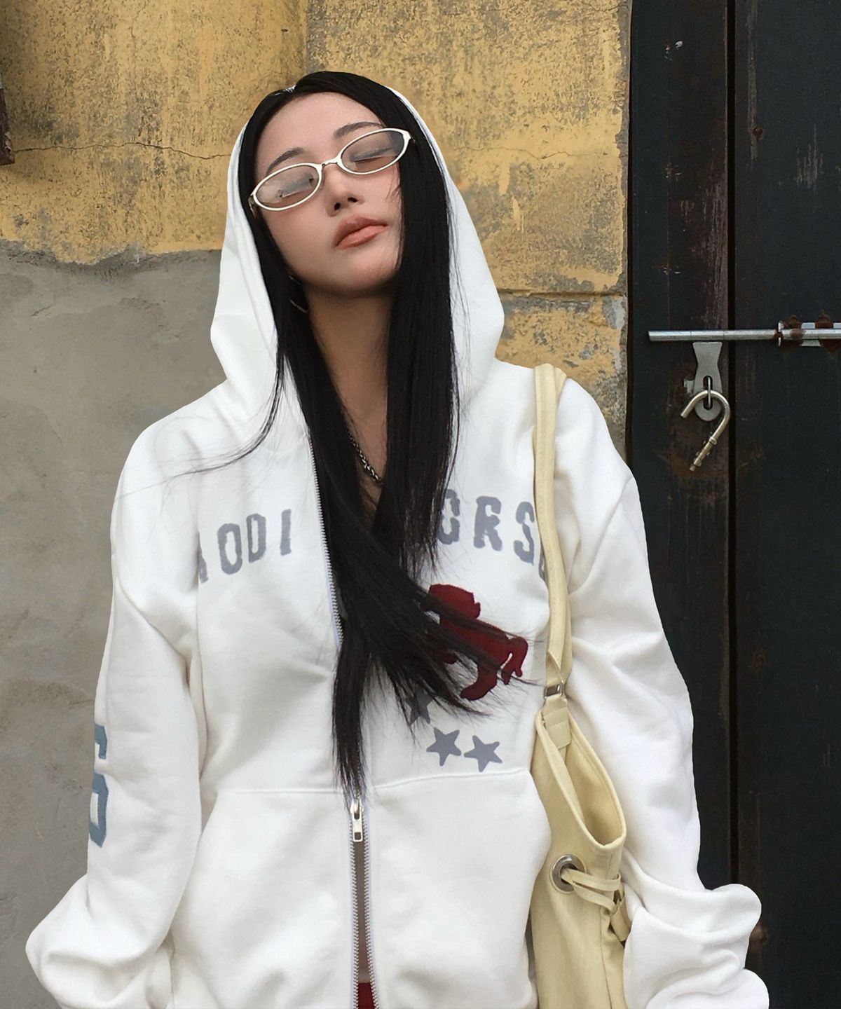 노디(NODI) 스텝 온 스타 후드 집업 아이보리