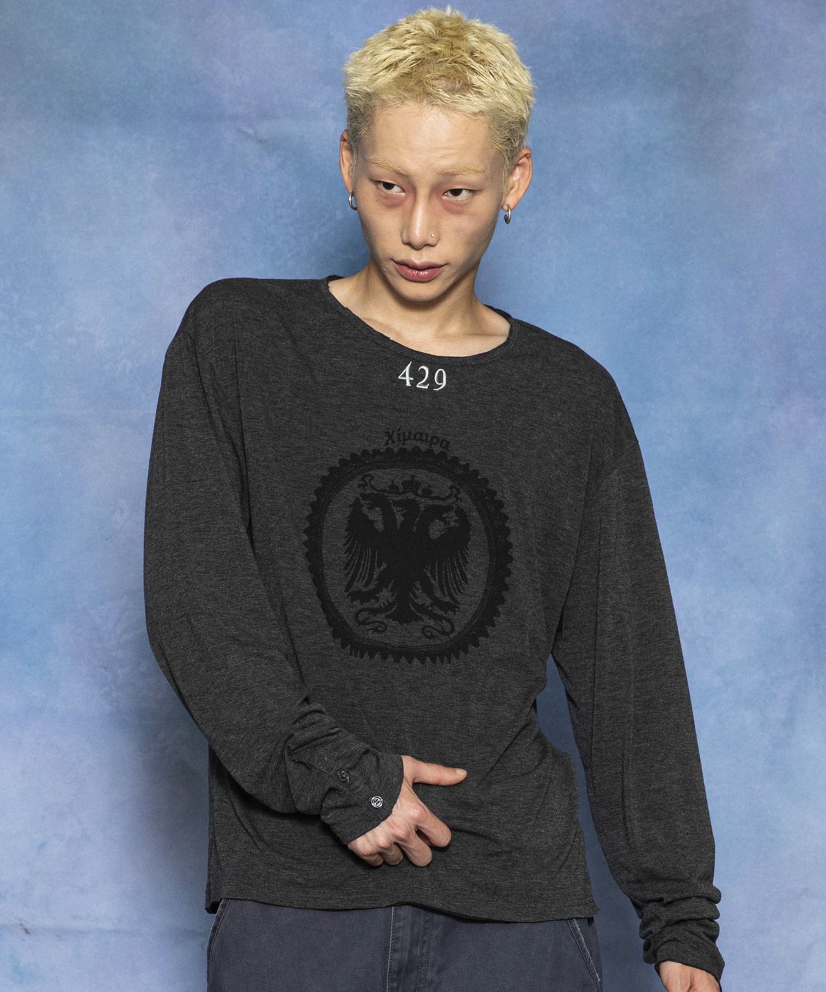 글랙(GLACK) GT188 429 키마이라 엠블럼 빈티지 커프스 디테일 롱슬리브 (CHARCOAL GRAY)