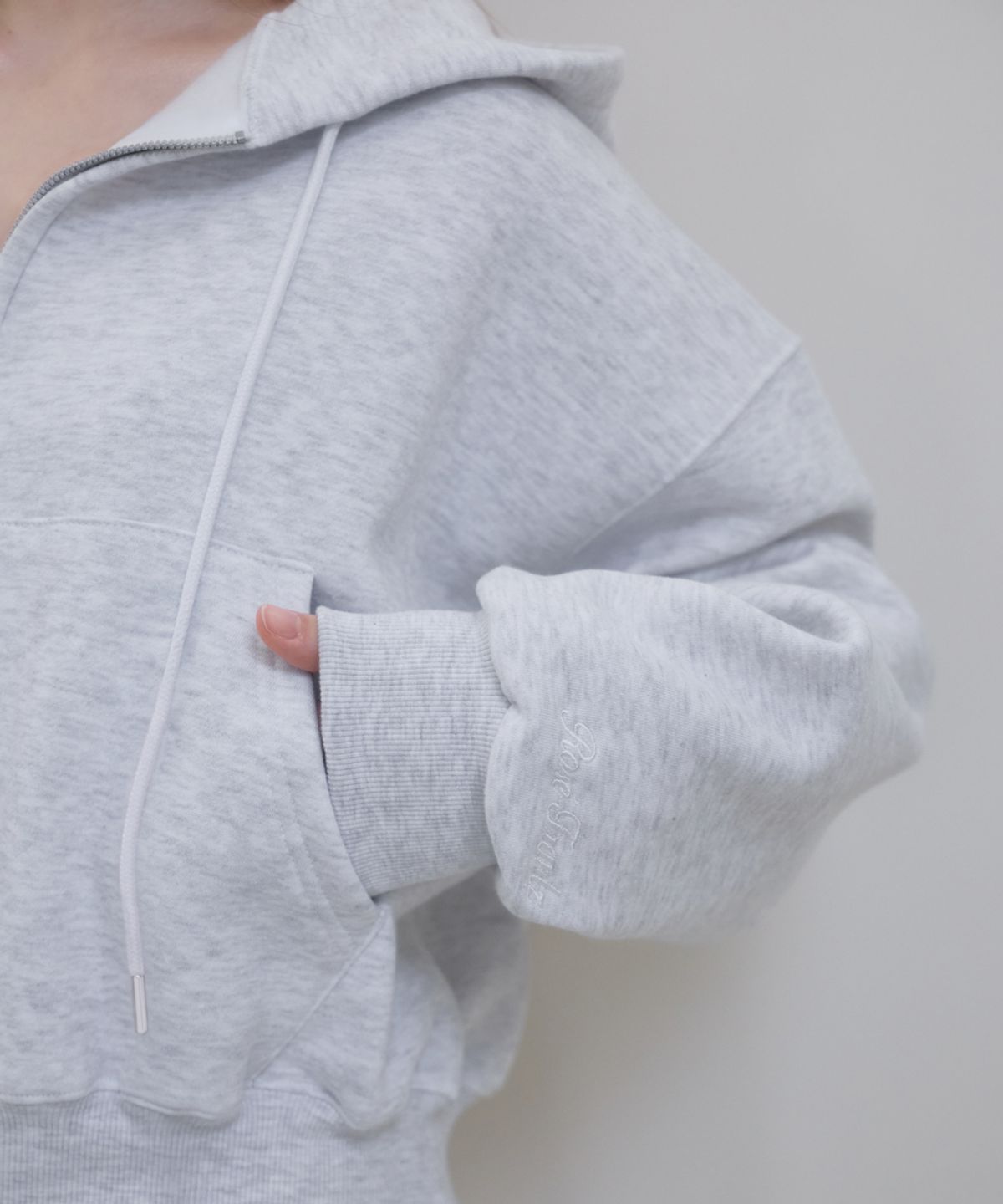 로제프란츠(ROSEFRANTZ) Rose Embroidery Hood Zip-up [White Melange]