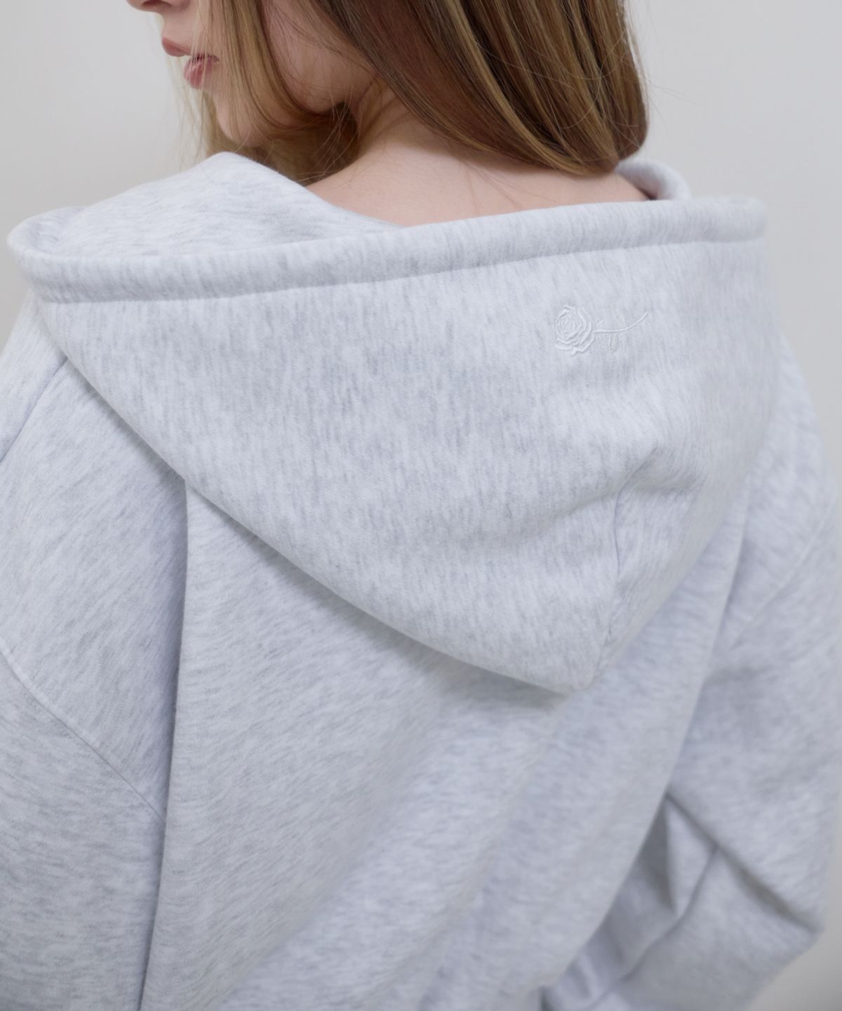 로제프란츠(ROSEFRANTZ) Rose Embroidery Hood Zip-up [White Melange]