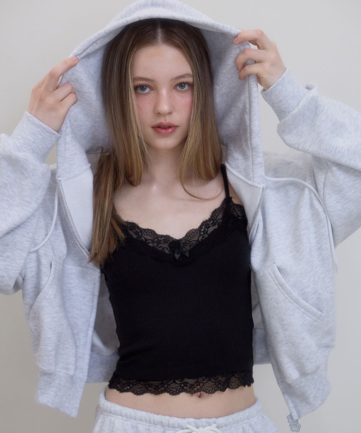 로제프란츠(ROSEFRANTZ) Rose Embroidery Hood Zip-up [White Melange]