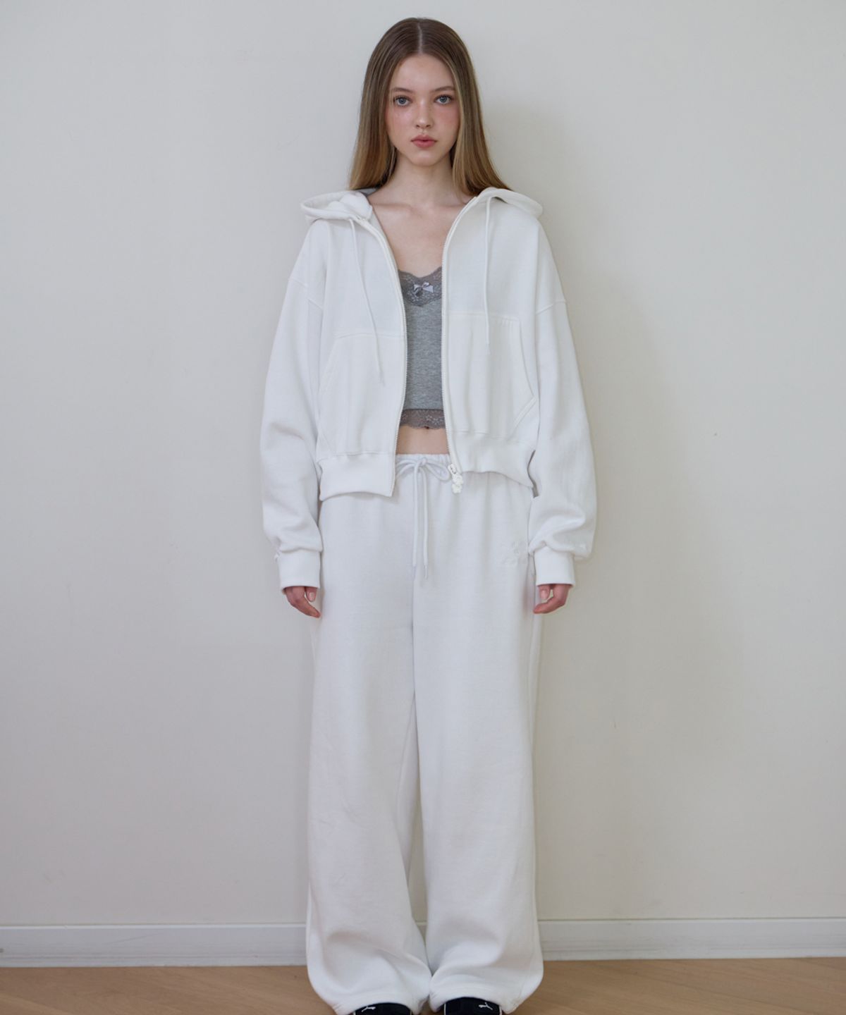 로제프란츠(ROSEFRANTZ) Rose Embroidery Hood Zip-up [Ivory]
