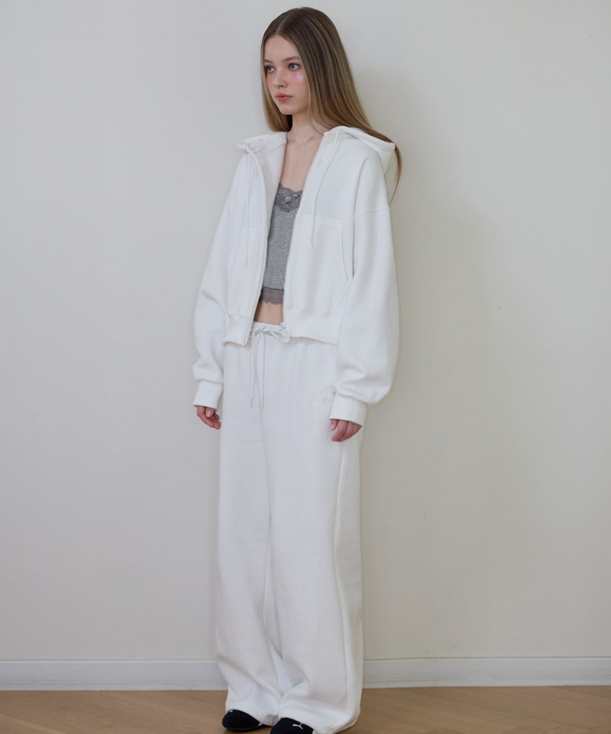 로제프란츠(ROSEFRANTZ) Rose Embroidery Hood Zip-up [Ivory]