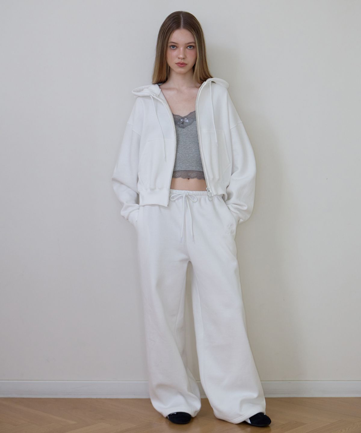 로제프란츠(ROSEFRANTZ) Rose Embroidery Hood Zip-up [Ivory]