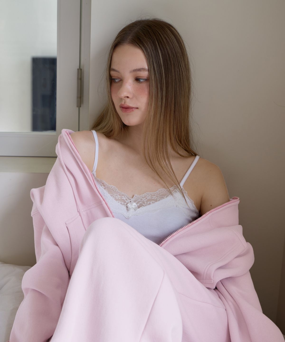 로제프란츠(ROSEFRANTZ) Rose Embroidery Hood Zip-up [Pink]