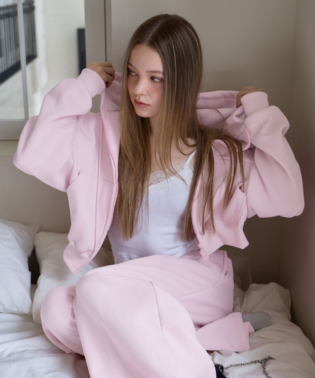 로제프란츠(ROSEFRANTZ) Rose Embroidery Hood Zip-up [Pink]