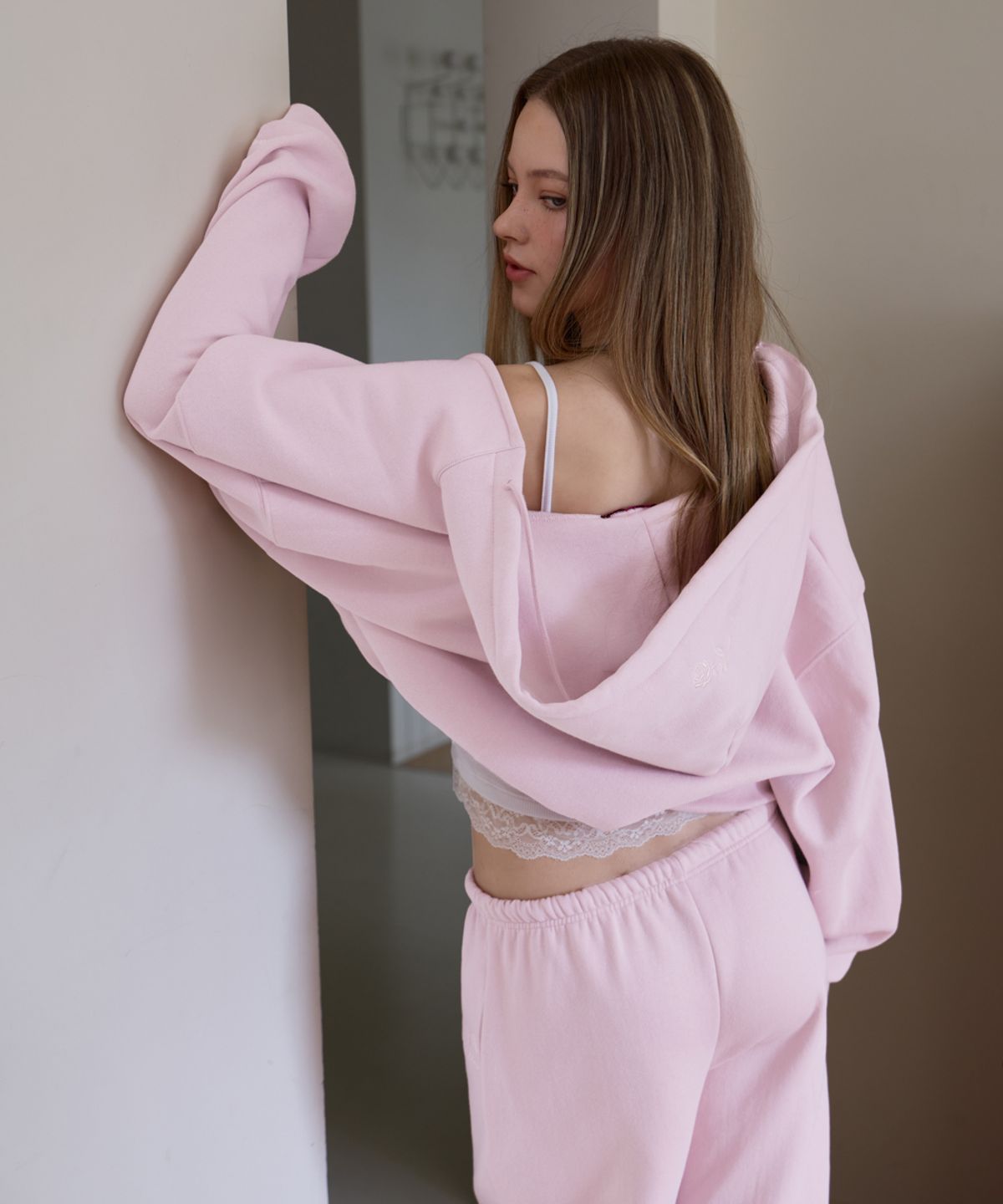 로제프란츠(ROSEFRANTZ) Rose Embroidery Hood Zip-up [Pink]