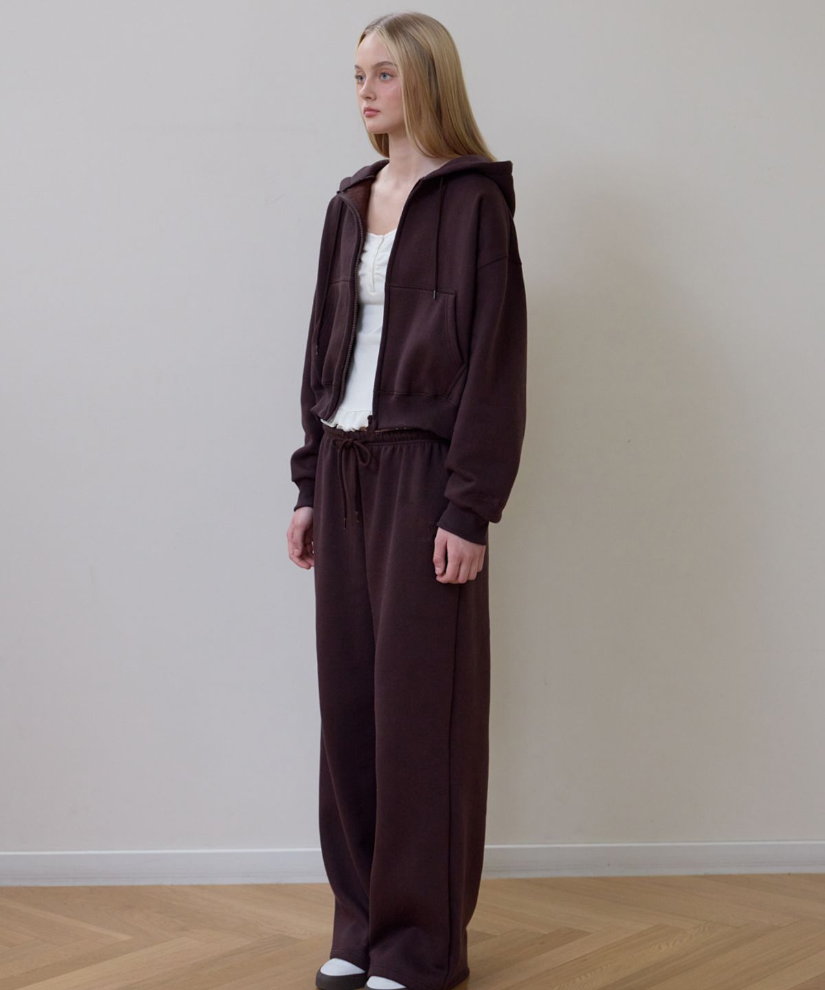 로제프란츠(ROSEFRANTZ) Rose Embroidery Hood Zip-up [Brown]