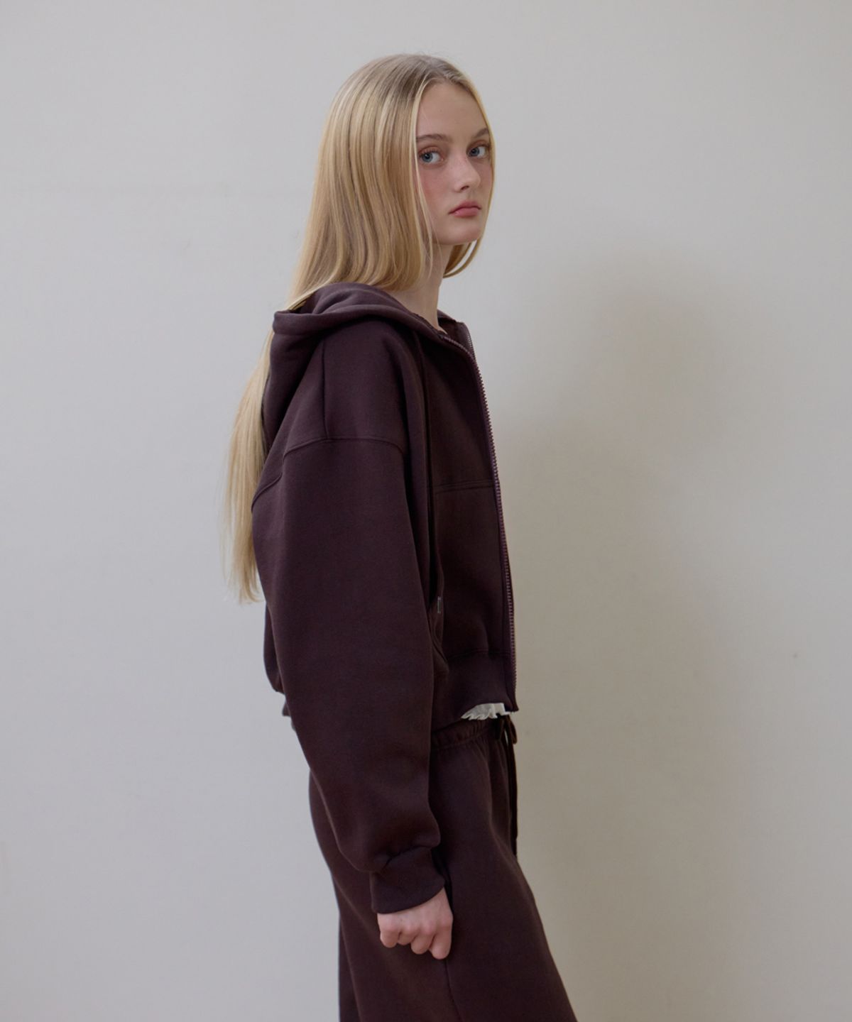 로제프란츠(ROSEFRANTZ) Rose Embroidery Hood Zip-up [Brown]