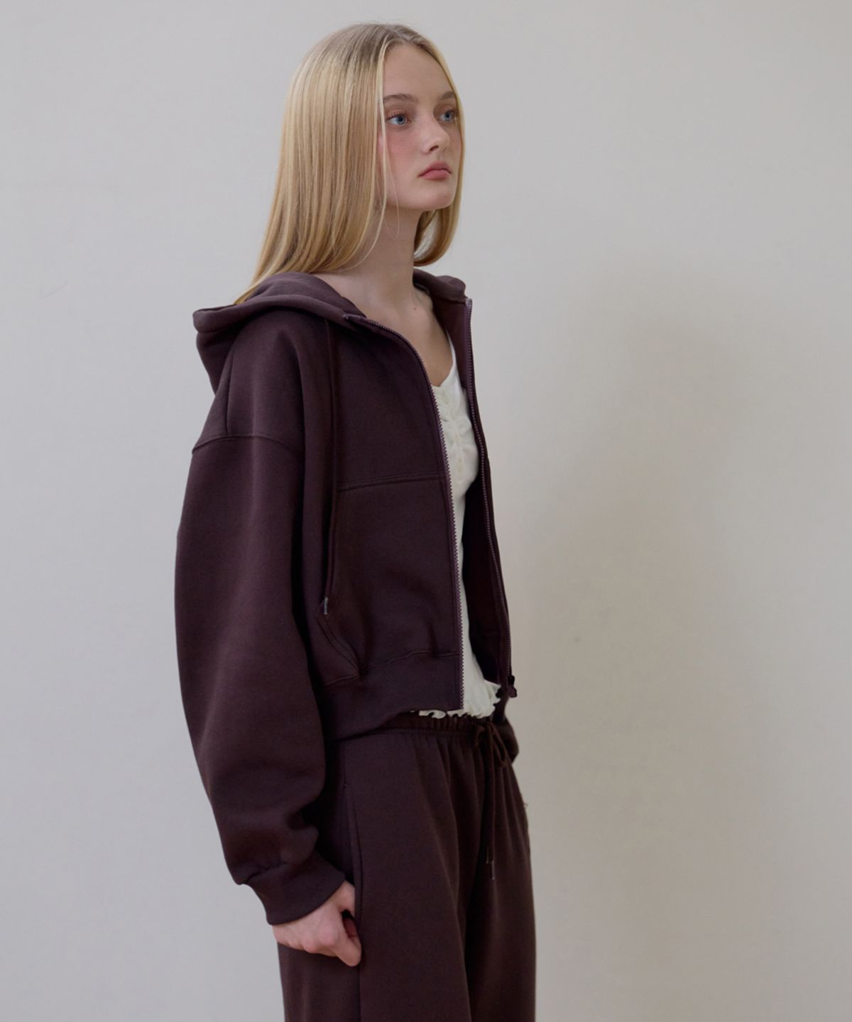 로제프란츠(ROSEFRANTZ) Rose Embroidery Hood Zip-up [Brown]