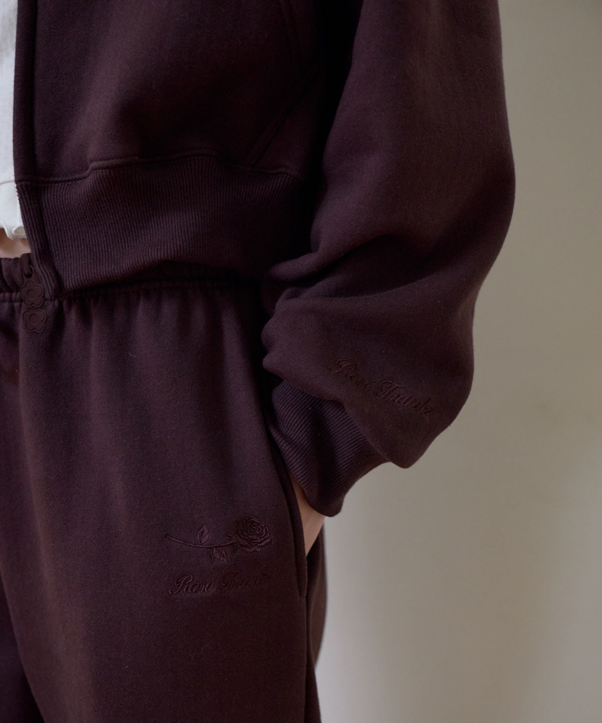 로제프란츠(ROSEFRANTZ) Rose Embroidery Hood Zip-up [Brown]