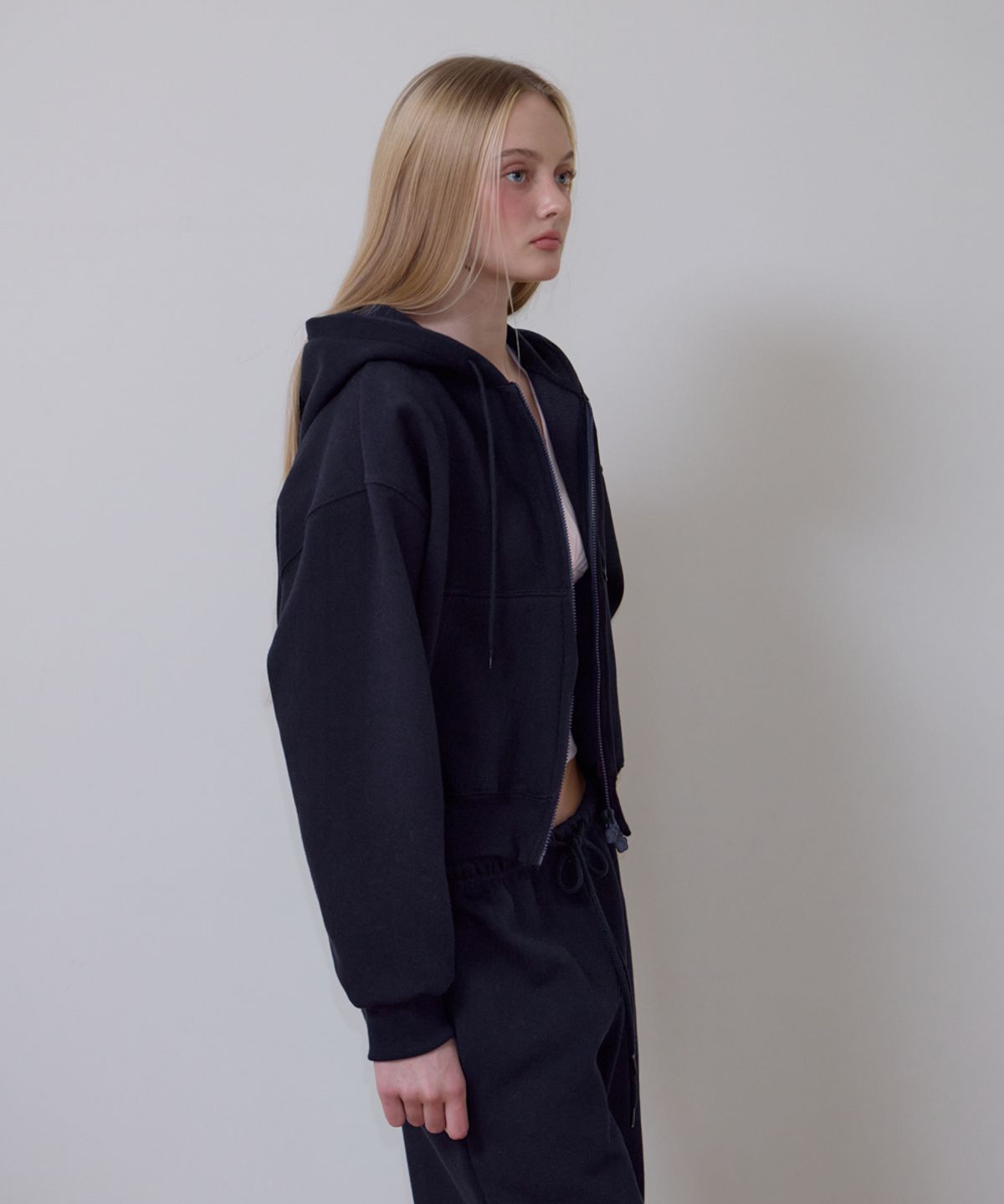 로제프란츠(ROSEFRANTZ) Rose Embroidery Hood Zip-up [Navy]