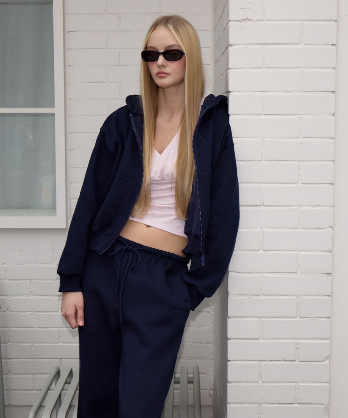 로제프란츠(ROSEFRANTZ) Rose Embroidery Hood Zip-up [Navy]