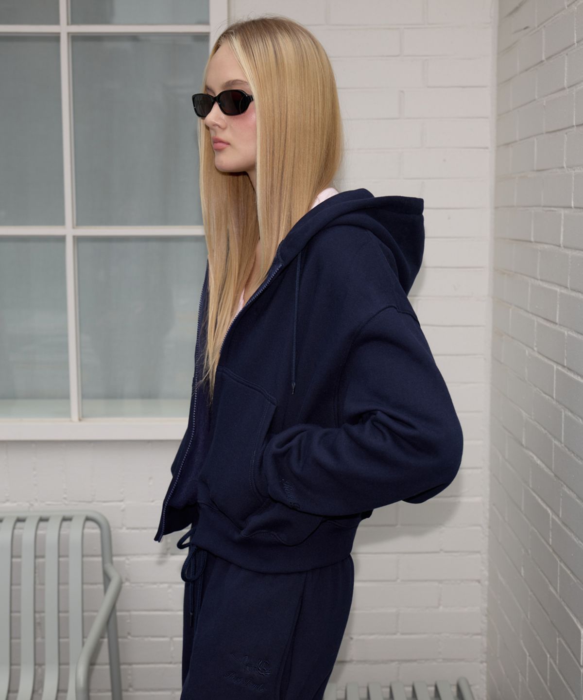 로제프란츠(ROSEFRANTZ) Rose Embroidery Hood Zip-up [Navy]