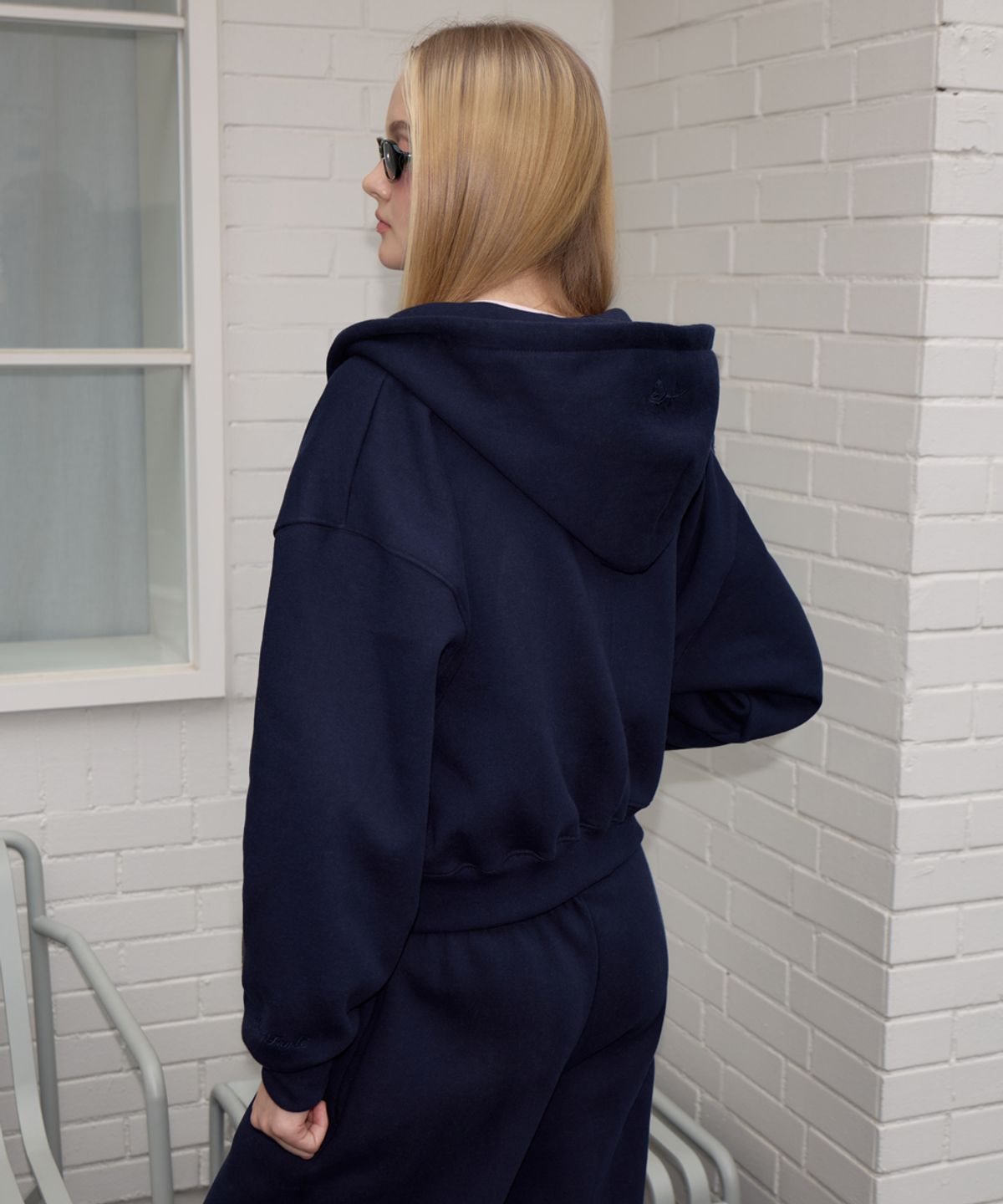 로제프란츠(ROSEFRANTZ) Rose Embroidery Hood Zip-up [Navy]