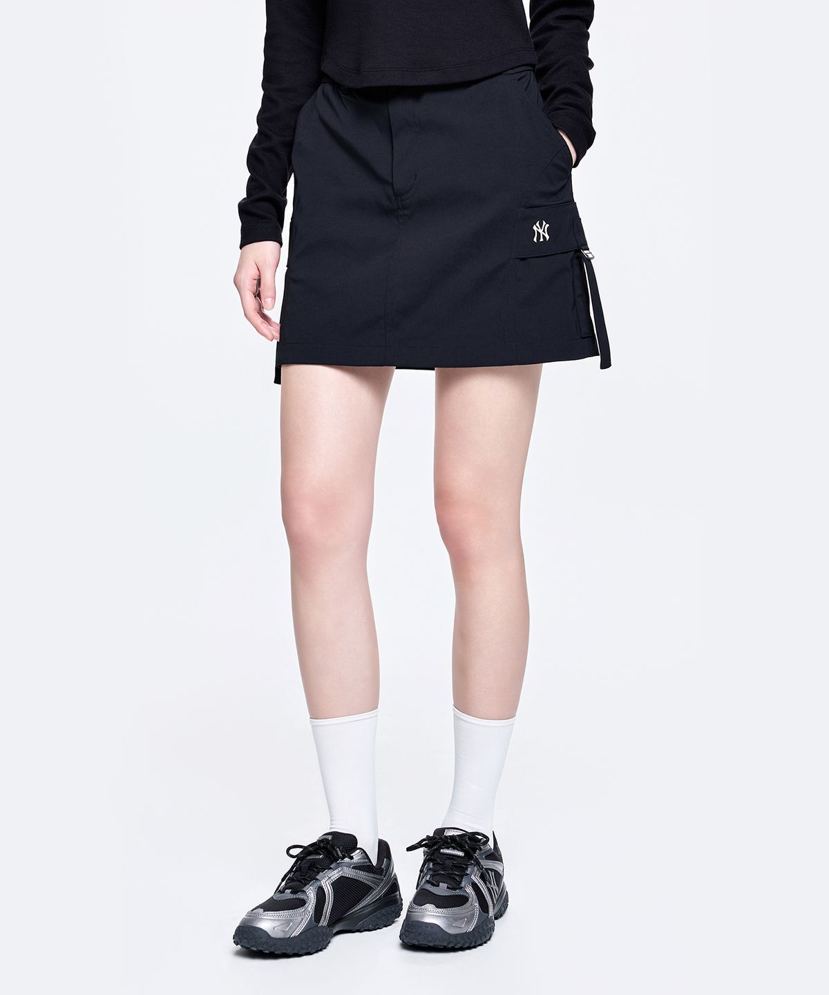 엠엘비(MLB) 여성 코튼터치 스트랩 카고 미니 스커트 NY (Black)