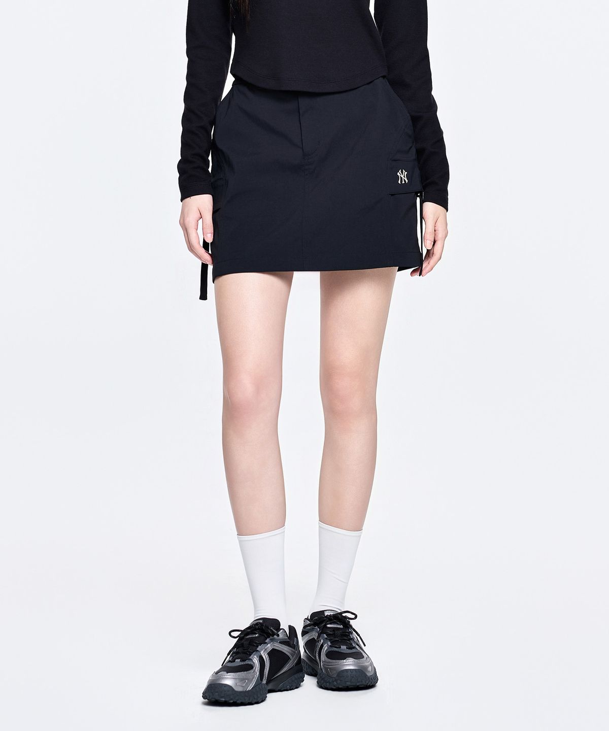 엠엘비(MLB) 여성 코튼터치 스트랩 카고 미니 스커트 NY (Black)