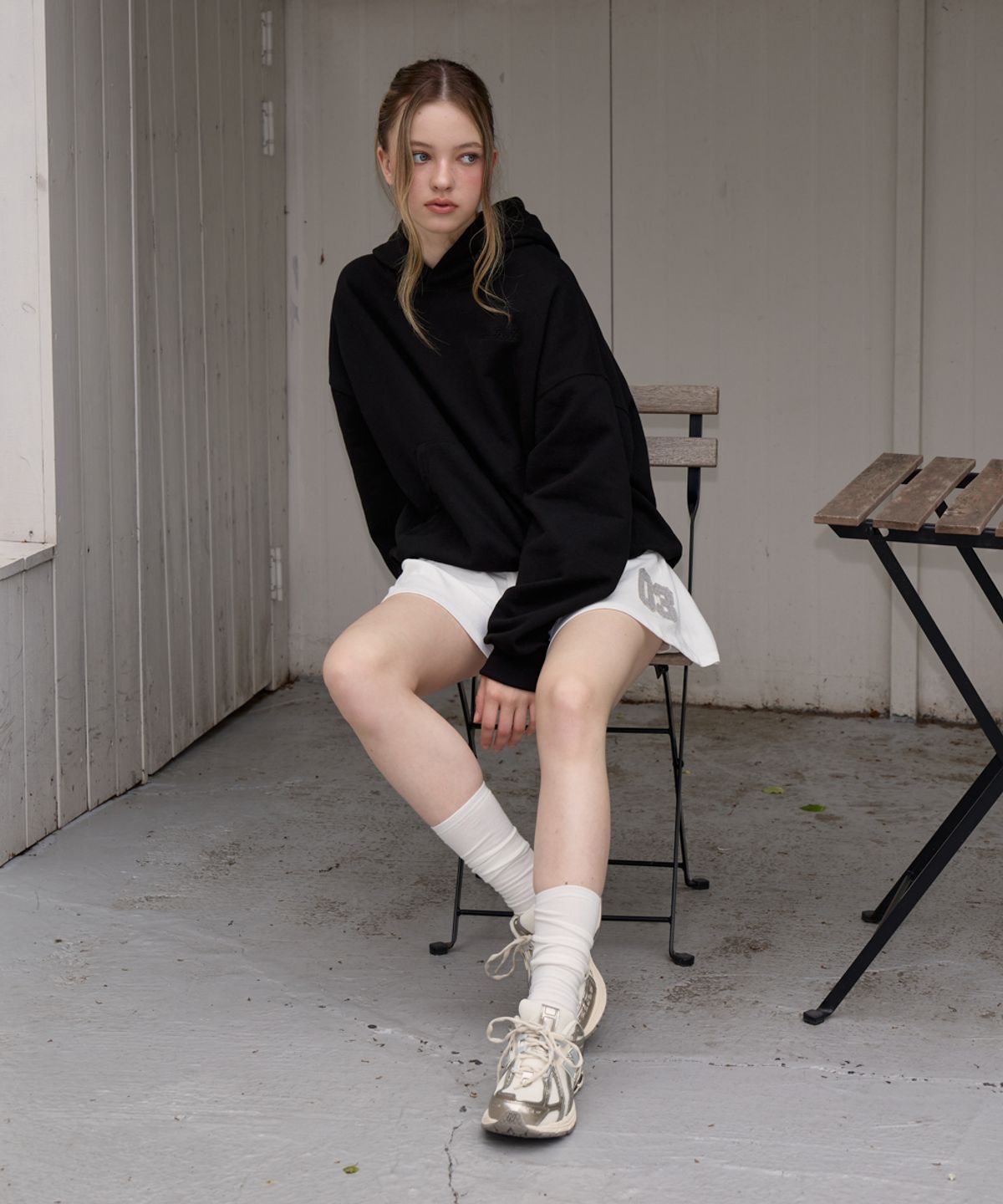 로제프란츠(ROSEFRANTZ) Back Rose Embroidery Hoodie [Black]