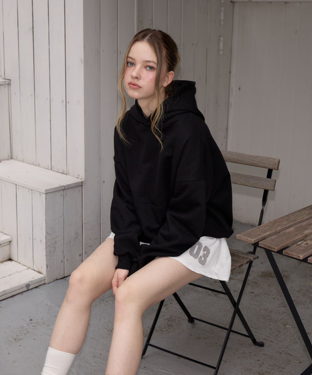 로제프란츠(ROSEFRANTZ) Back Rose Embroidery Hoodie [Black]