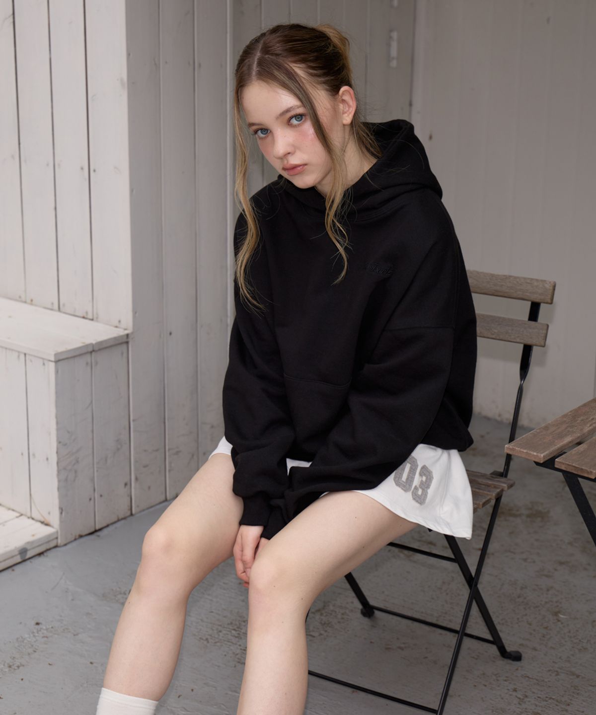 로제프란츠(ROSEFRANTZ) Back Rose Embroidery Hoodie [Black]
