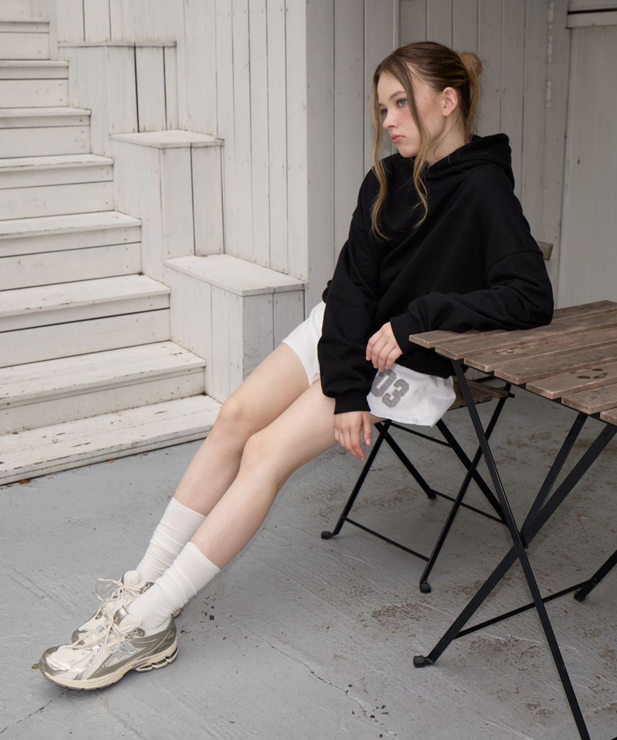 로제프란츠(ROSEFRANTZ) Back Rose Embroidery Hoodie [Black]