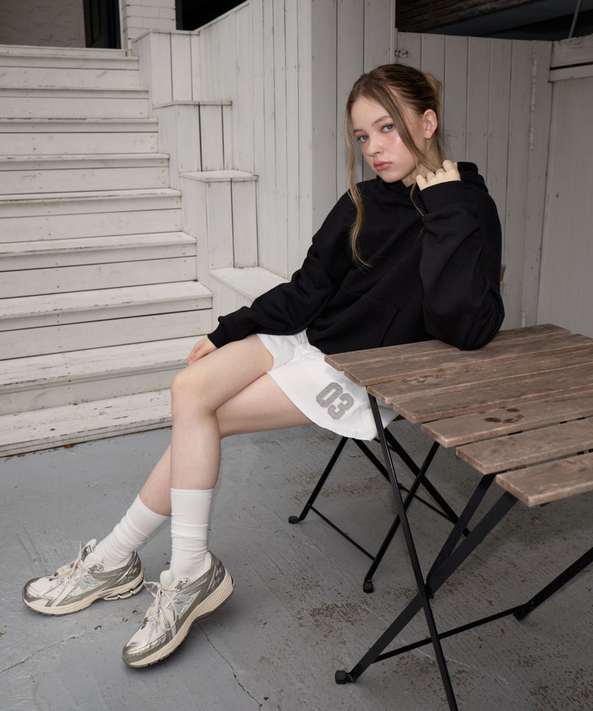 로제프란츠(ROSEFRANTZ) Back Rose Embroidery Hoodie [Black]