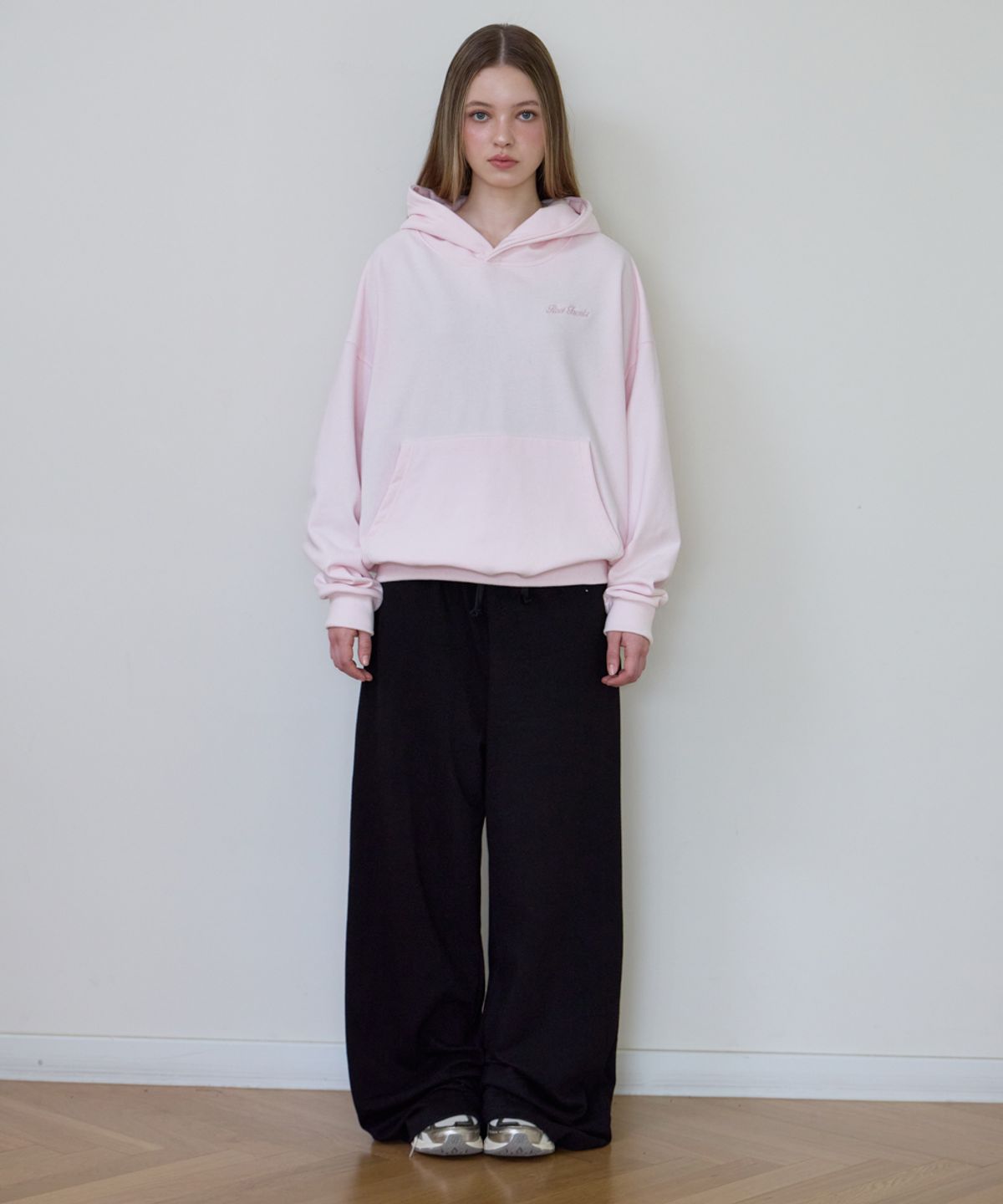 로제프란츠(ROSEFRANTZ) Back Rose Embroidery Hoodie [Pink]