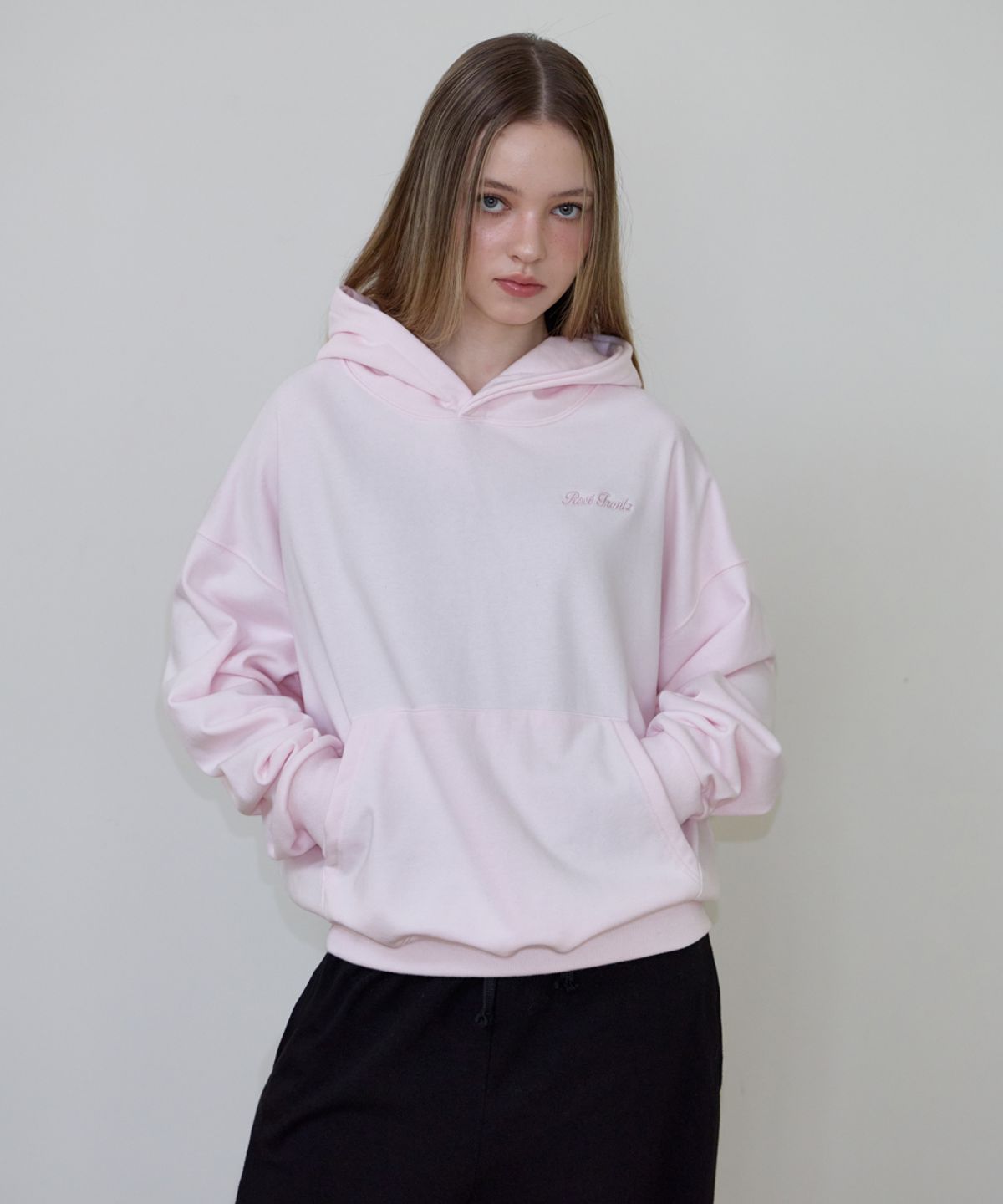 로제프란츠(ROSEFRANTZ) Back Rose Embroidery Hoodie [Pink]