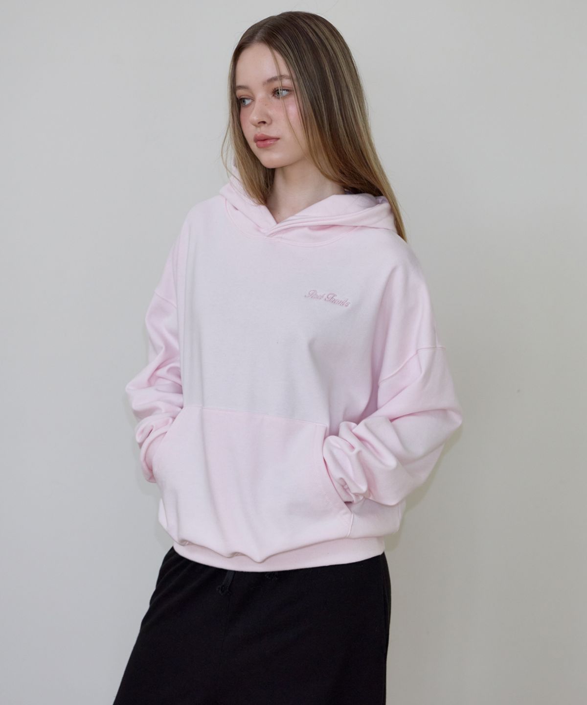 로제프란츠(ROSEFRANTZ) Back Rose Embroidery Hoodie [Pink]