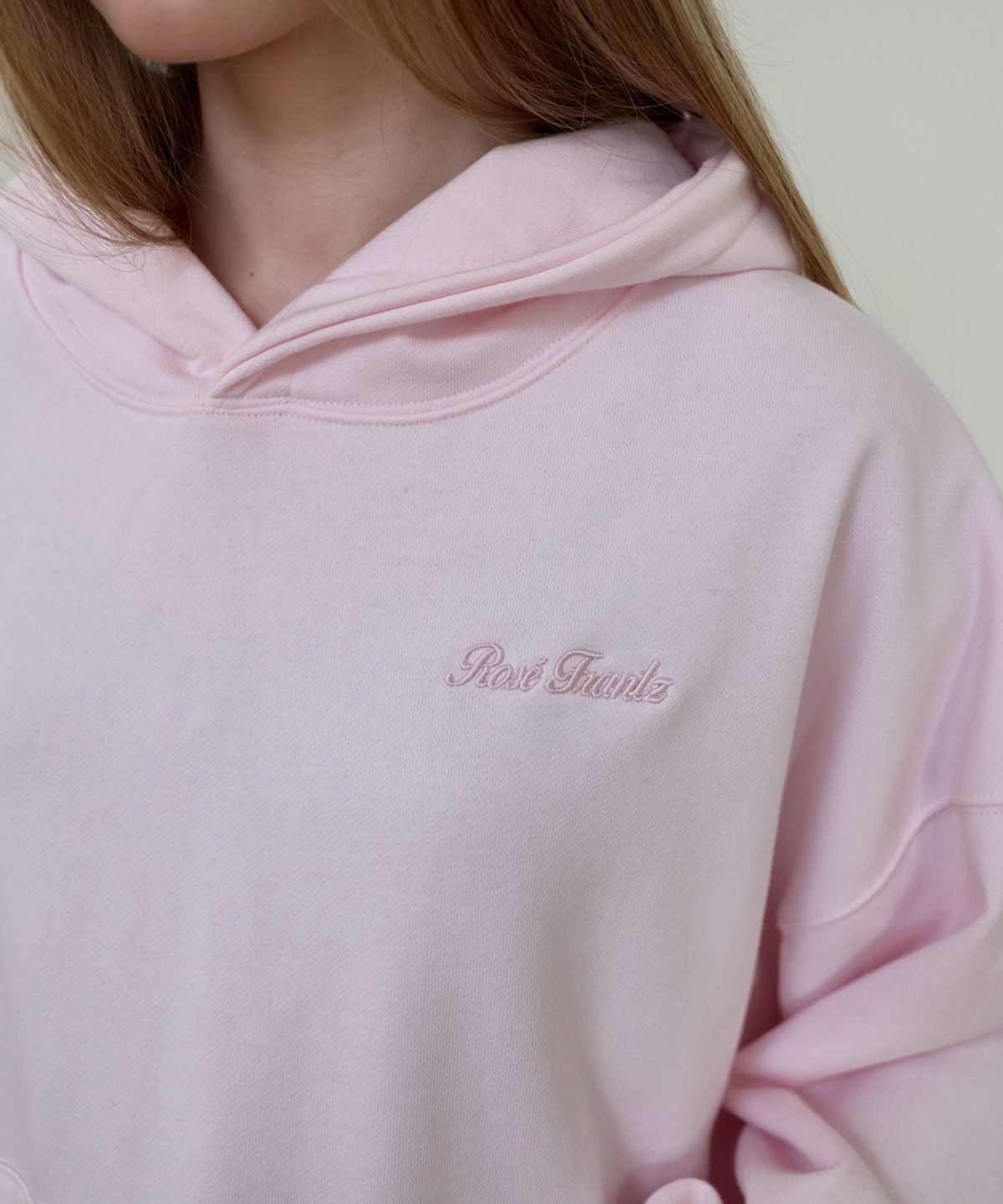 로제프란츠(ROSEFRANTZ) Back Rose Embroidery Hoodie [Pink]
