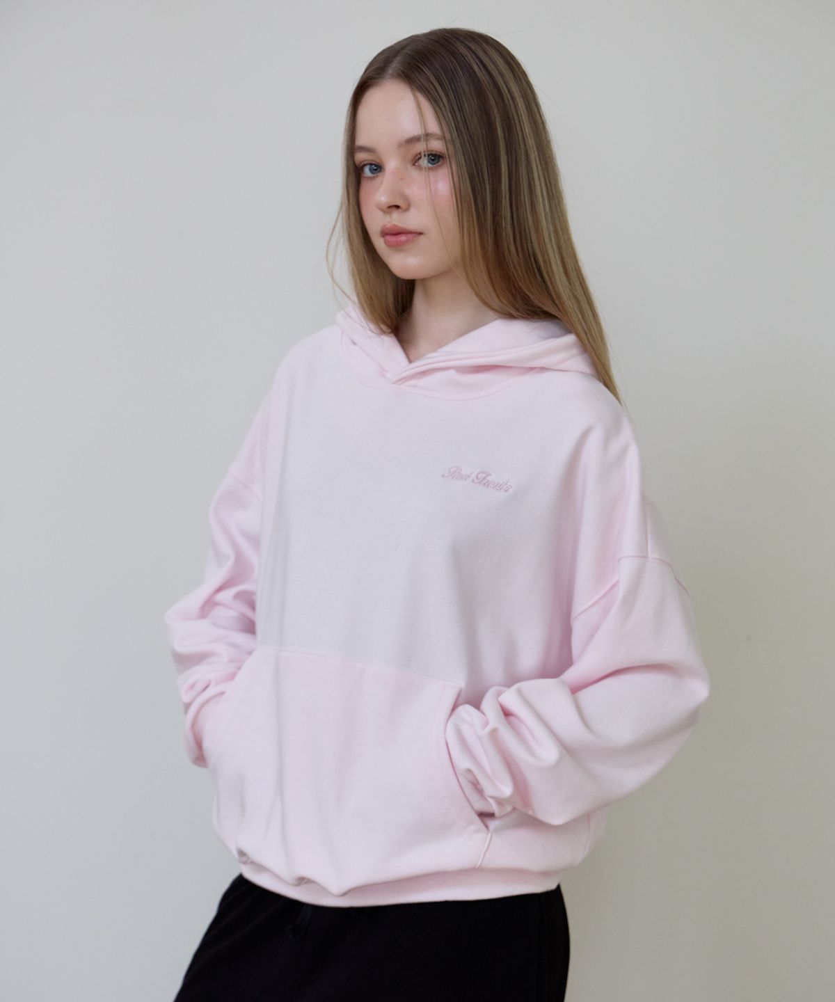 로제프란츠(ROSEFRANTZ) Back Rose Embroidery Hoodie [Pink]