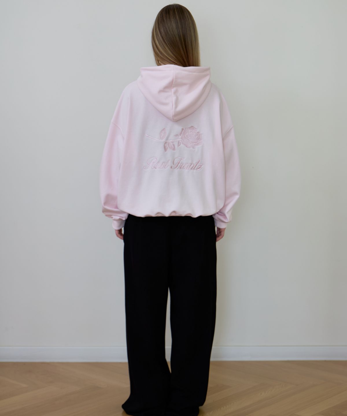 로제프란츠(ROSEFRANTZ) Back Rose Embroidery Hoodie [Pink]