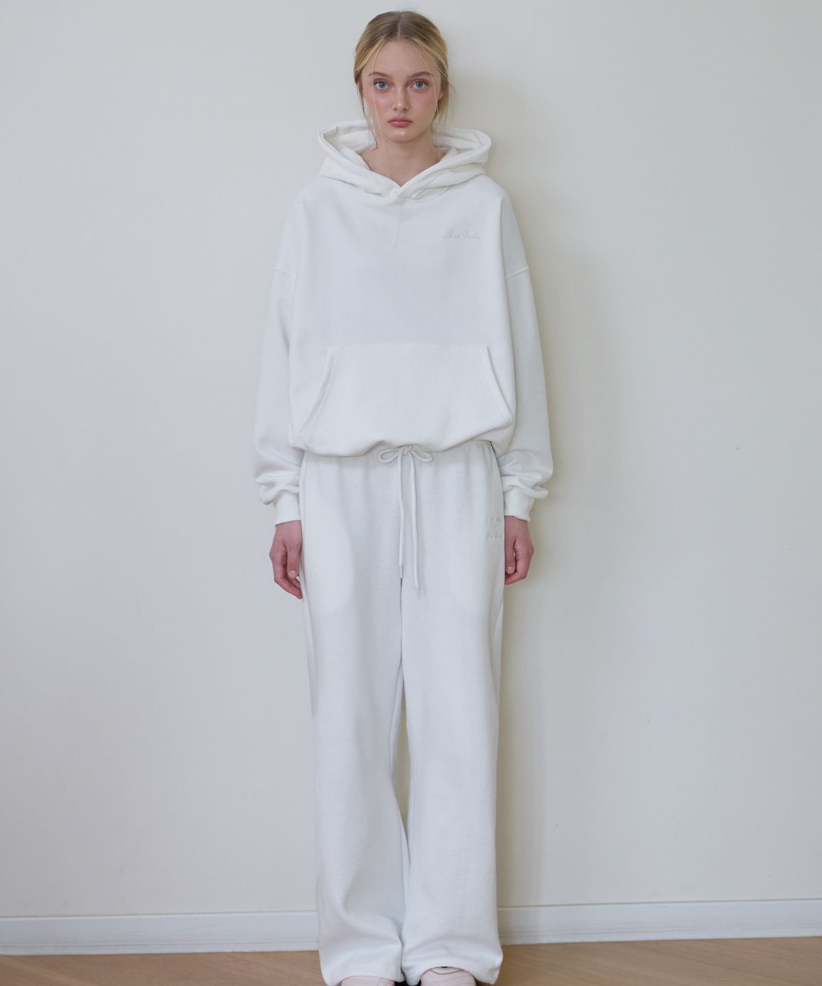 로제프란츠(ROSEFRANTZ) Back Rose Embroidery Hoodie [Ivory]