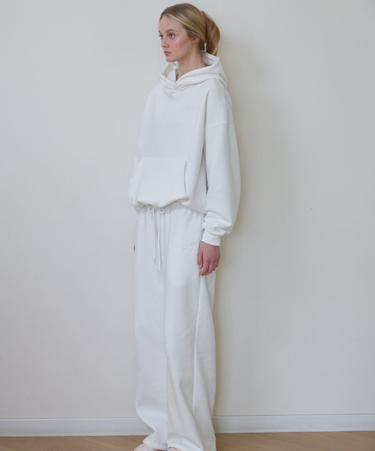 로제프란츠(ROSEFRANTZ) Back Rose Embroidery Hoodie [Ivory]