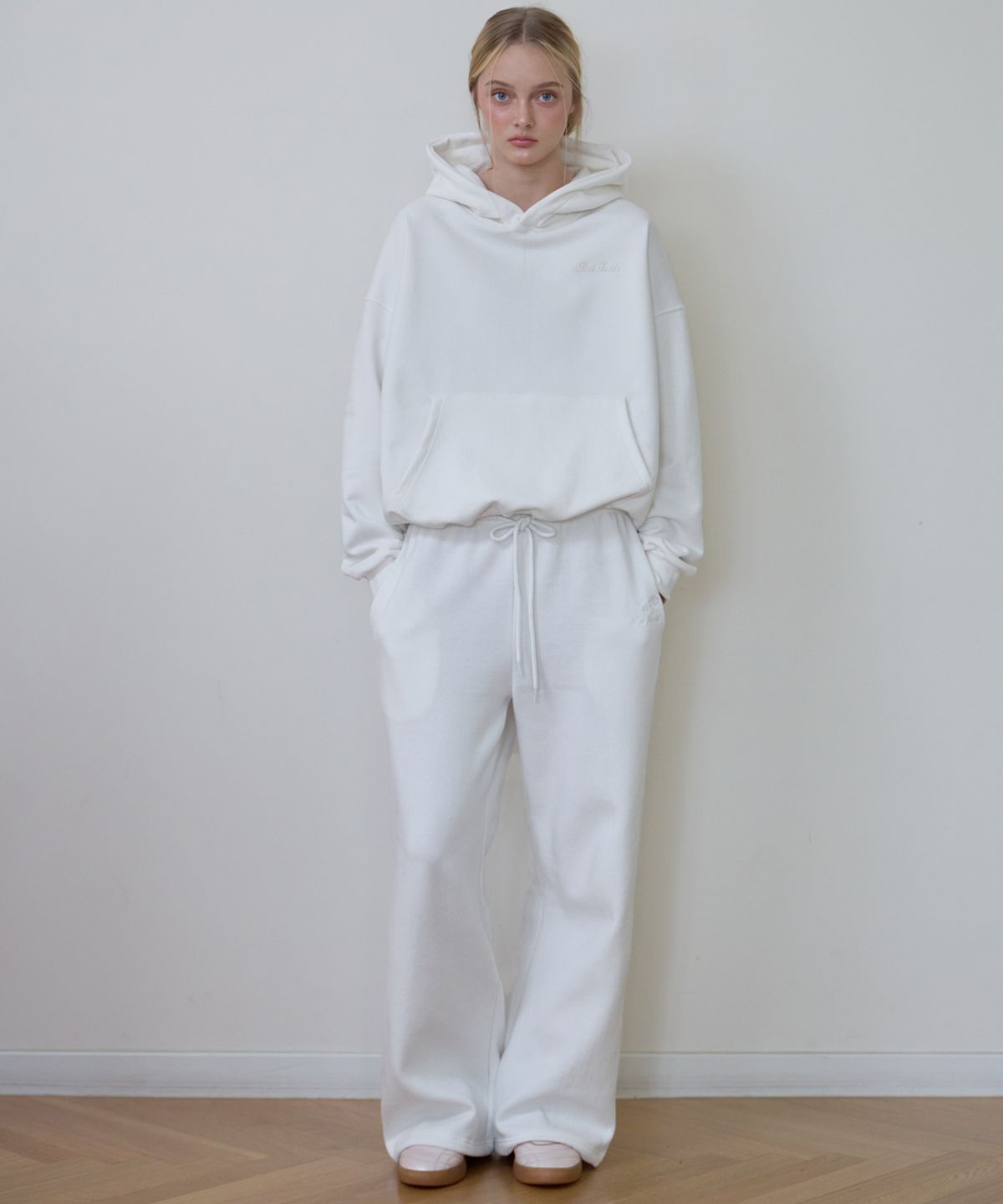 로제프란츠(ROSEFRANTZ) Back Rose Embroidery Hoodie [Ivory]