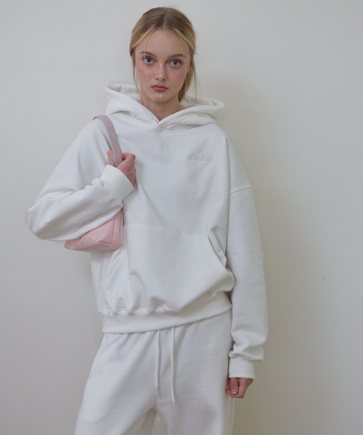 로제프란츠(ROSEFRANTZ) Back Rose Embroidery Hoodie [Ivory]