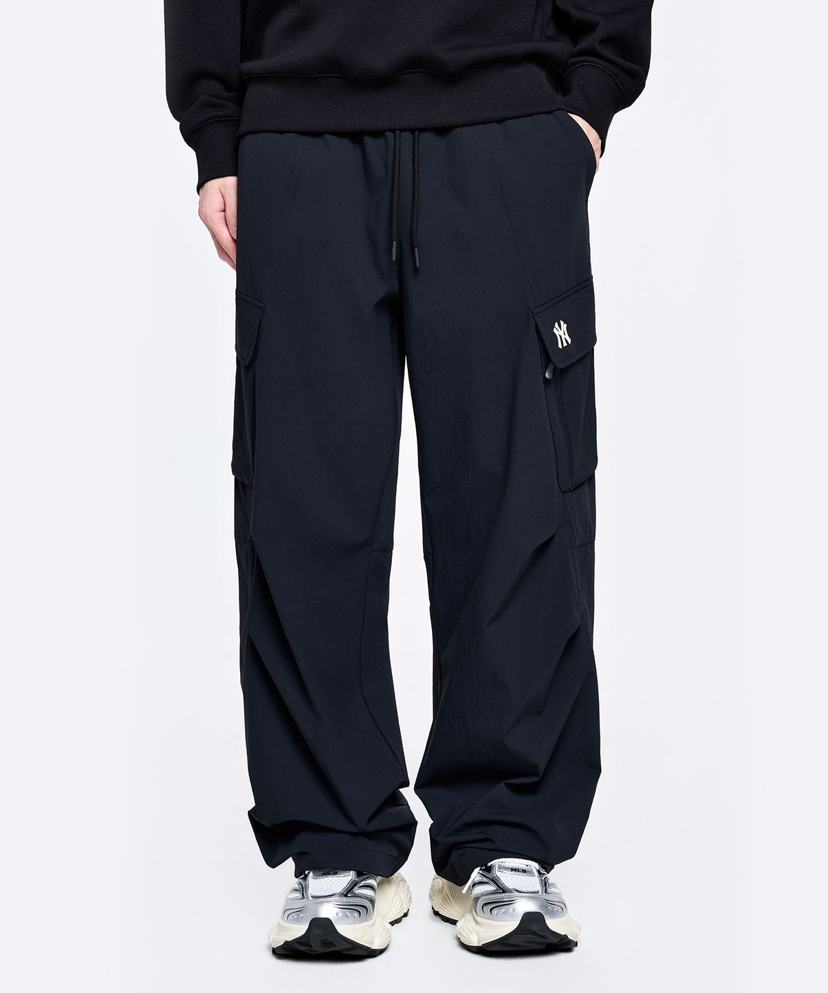 엠엘비(MLB) 고프코어 파라슈트 카고 와이드 팬츠 NY (Black)
