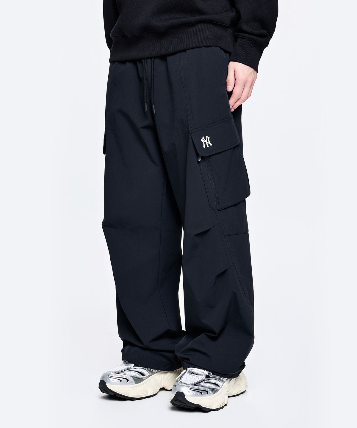 엠엘비(MLB) 고프코어 파라슈트 카고 와이드 팬츠 NY (Black)