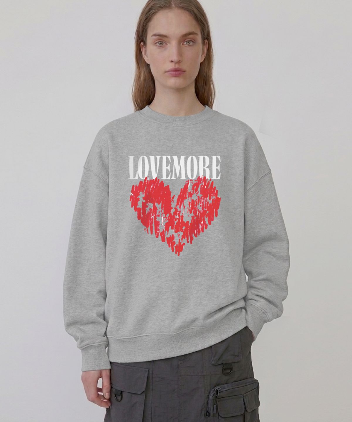 엠블룩(AMBLELOOK) 레귤러 스웨트셔츠 LOVE MORE (3color)