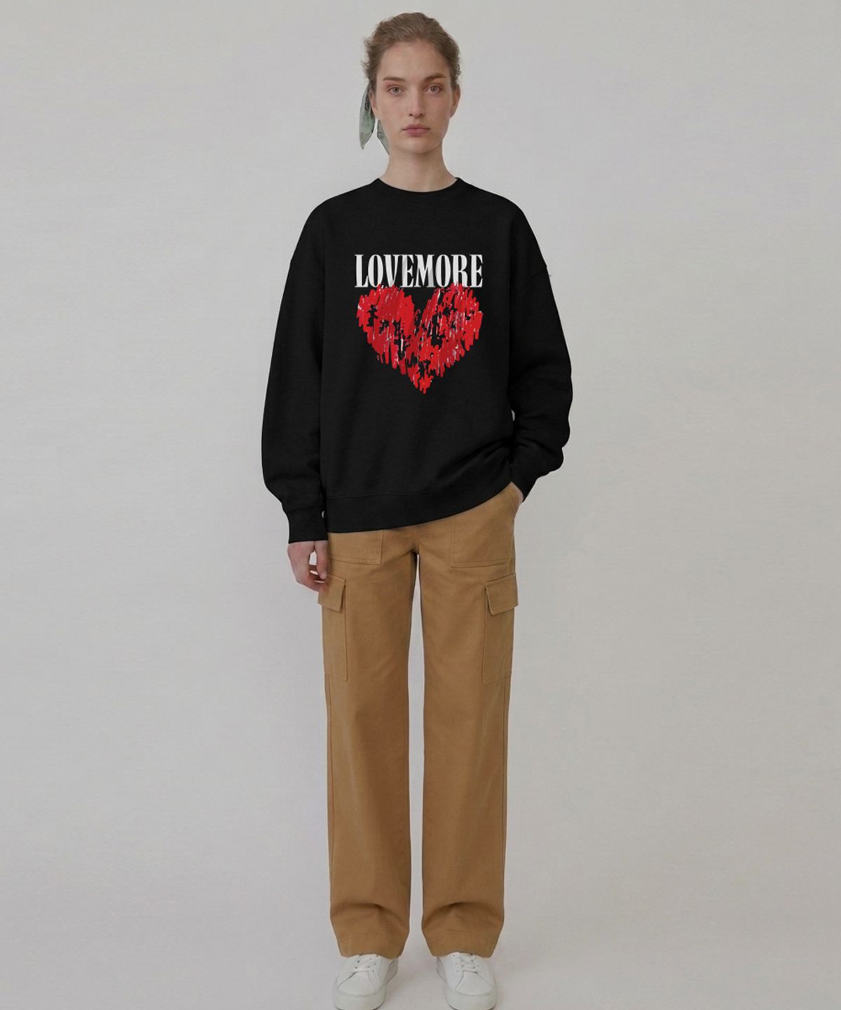 엠블룩(AMBLELOOK) 레귤러 스웨트셔츠 LOVE MORE (3color)