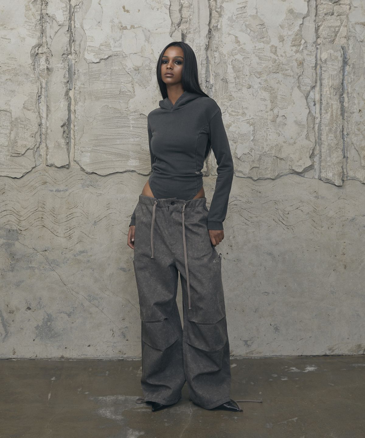 분트(VOONT) Ash Fade Wide Cargo Pants (KHAKI)