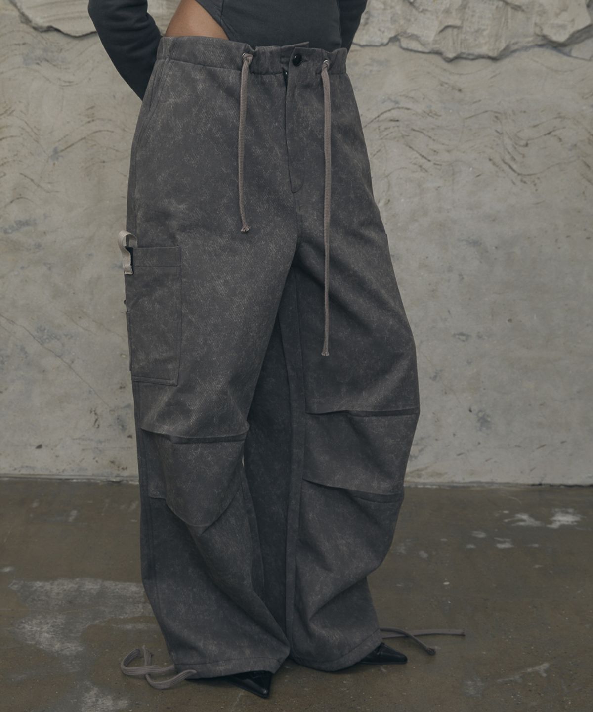 분트(VOONT) Ash Fade Wide Cargo Pants (KHAKI)