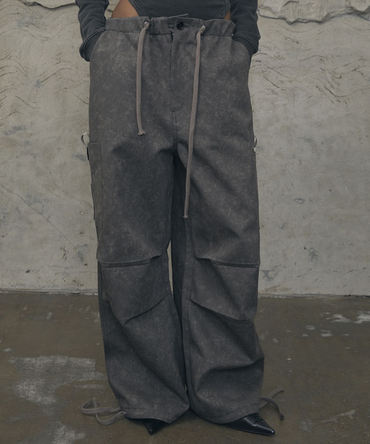 분트(VOONT) Ash Fade Wide Cargo Pants (KHAKI)