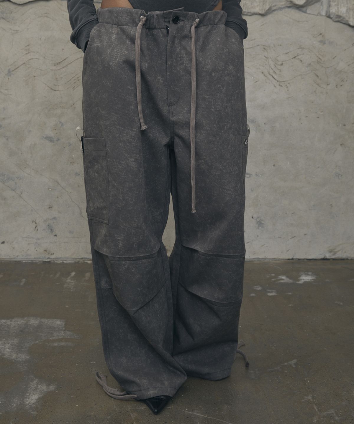 분트(VOONT) Ash Fade Wide Cargo Pants (KHAKI)