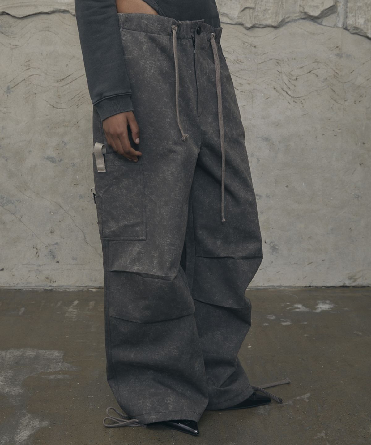 분트(VOONT) Ash Fade Wide Cargo Pants (KHAKI)