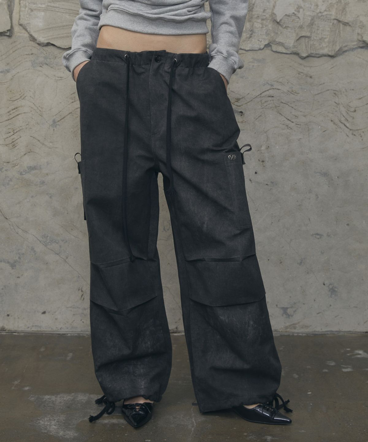 분트(VOONT) Ash Fade Wide Cargo Pants (CHARCOAL)