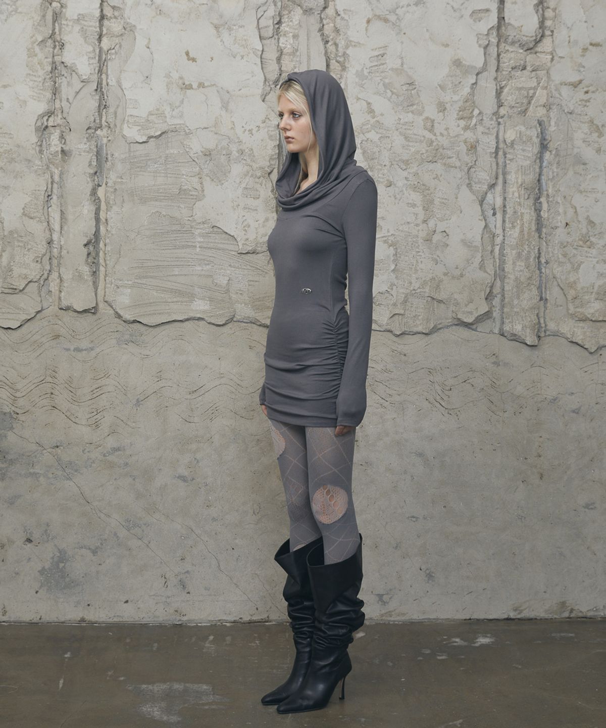 분트(VOONT) Drape Hood Mini Dress (CHARCOAL)