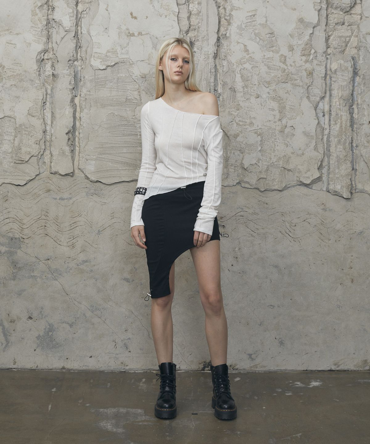 분트(VOONT) Lettuce Trim Wool Long Sleeve (IVORY)