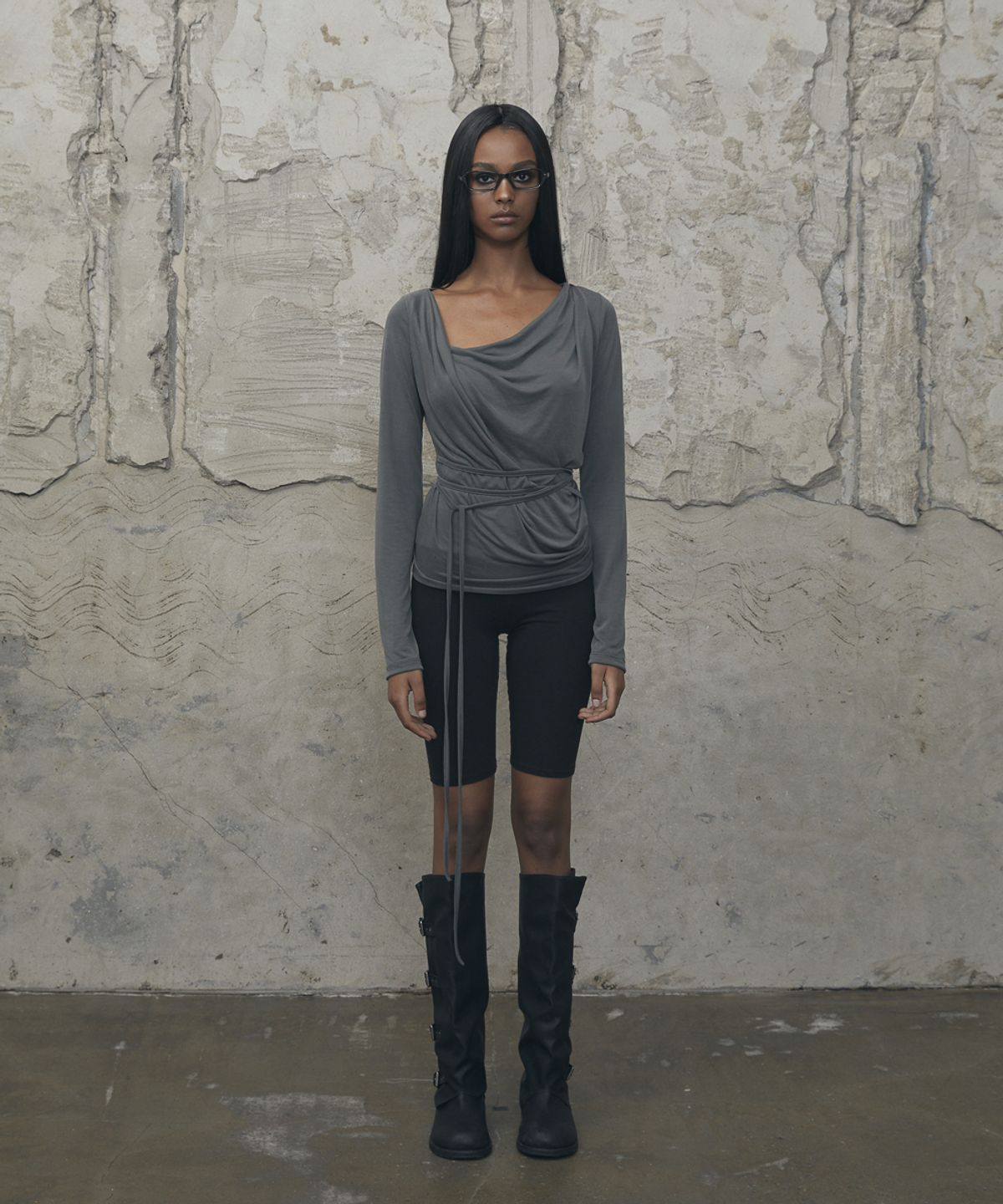 분트(VOONT) Drape Strap Tie Long Sleeve (CHARCOAL)